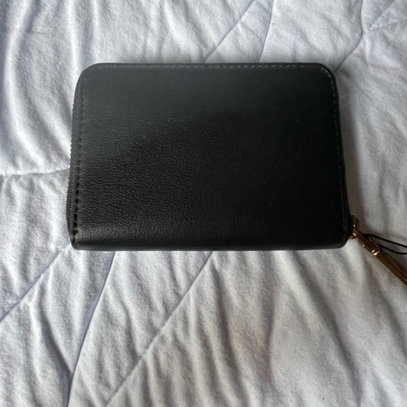 Moschino Gold Heart Zipper Pull - Picture 5 of 8